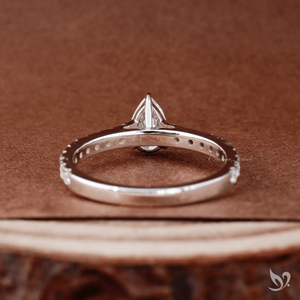 Bague de fiançailles délicate en or blanc 10K avec diamant de laboratoire en forme de poire de 0,50 carat, sertie pavé style Cathédrale, certifiée IGI - Product Image 2