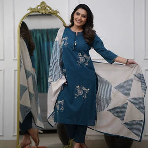 Conjunto de Kurti y Pantalón de Rayón Pesado de Primera Calidad con Bordado y Dupatta de Seda - Product Image 1