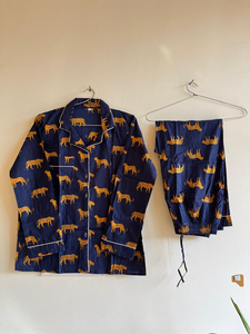 Conjunto de Pijama Personalizado para Hombre, Ropa de Dormir de Seda Satinada, Camisa de Manga Corta, Pantalones Cortos con Estampado de Leopardo - Product Image 2