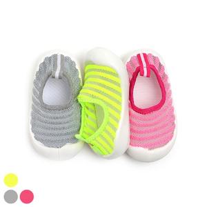 Chaussures aquatiques ouvertes de style coréen OZKIZ pour enfants de 2 à 6 ans – Mode estivale, vente en gros, idéales pour la plage - Product Image 1