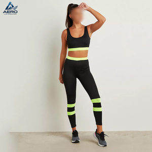 Conjunto Deportivo de Top Corto y Leggings de Cintura Alta en Contraste Negro y Verde, con Detalles de Tiras, en Spandex, de Buena Calidad - Product Image 1