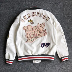 Blouson universitaire blanc pour homme, col montant, logo brodé sur le devant, design CPN 66, style baseball, vêtement d'extérieur preppy, coupe régulière pour l'hiver - Product Image 2