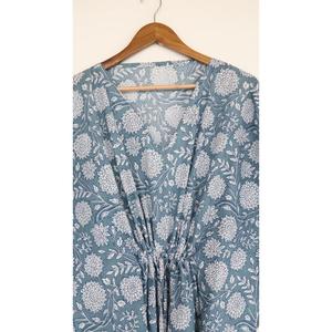 Elegante Vestido Kaftan de Algodón Azul con Estampado Floral, Cuello en V, Estilo Bohemio, Holgado, Informal, para Vacaciones de Verano - Product Image 3