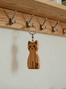 Porta Llaves Rústico de Madera con Patrón Grabado para Recuerdos Hechos a Mano y Regalos para Ocasiones Especiales - Product Image 3