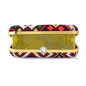 Magnifique Pochette Femme à Imprimé Géométrique Ethnique avec Fermeture à Verrou, Idéale pour Soirées et Mariages, avec Bandoulière Chaîne Détachable - Product Image 6