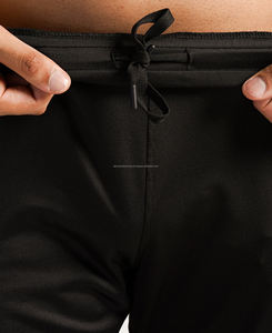 กางเกงขาสั้นฮิปฮอปเอวกลางสำหรับผู้ชาย ระบายอากาศได้ดี กันลม แห้งเร็ว ผ้าลูกฟูก สีพื้น มีเชือกผูก ปิดด้านซ้าย โพลีเอสเตอร์ 100% - Product Image 5