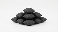 Charbon de bois en briquettes en forme de coussin, fabriqué à la machine à partir de coques de noix de coco naturelles, à haute valeur calorifique, pour barbecue, grillades et restaurants (vente en gros)