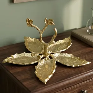 Plateau décoratif en métal finition or en forme de feuille avec centre de table cerf et arbre pour la décoration intérieure et la présentation sur table - Product Image 3