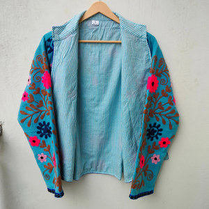 Veste Suzani en velours turquoise faite à la main, broderie florale vibrante au point de chaînette, manteau d'hiver bohème respirant et écologique - Product Image 3