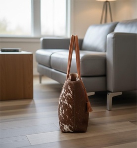 Nouvel Arrivage Sac Fourre-tout Tendance en Cuir Véritable Motif Alligator avec Bandoulière Unique et Pompon en Fourrure, Fermeture à Verrou, Sac à Main Portable pour Femme - Product Image 3