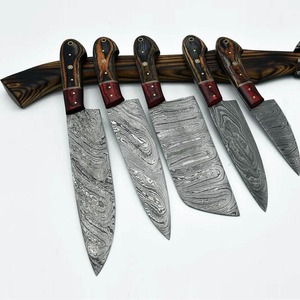 Couteau de cuisine et couteau d'extérieur faits à la main en acier Damas avec manche en bois - Product Image 3
