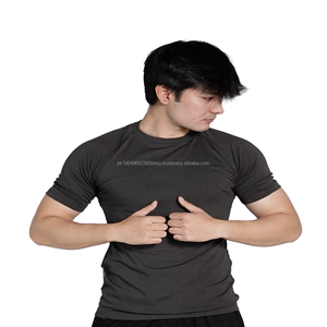 เสื้อยืดรัดรูปสีเทา 65% ไมโครโพลีเอสเตอร์ 35% สแปนเด็กซ์ ป้ายสั่งทำพิเศษ สำหรับฤดูร้อน เสื้อออกกำลังกายผู้ชาย แห้งเร็ว สำหรับฟิตเนสและกีฬา - Product Image 4