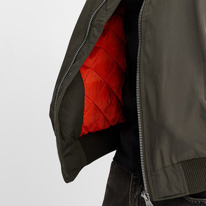 Blouson bomber vert olive pour homme, couleur unie, col rabattu, fermeture éclair, vêtement décontracté pour l'automne, coupe-vent, rembourrage en polyester - Product Image 4