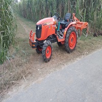 Tracteur Kubota B2441 fiable, petit, 4x4, conçu pour les tâches agricoles modernes et une gestion efficace des champs