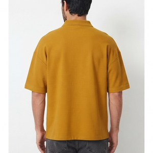 Polo en coton jaune moutarde pour homme OEM, manches courtes, décontracté, boutonné, logo imprimé par transfert thermique, tissu Oxford respirant - Product Image 3