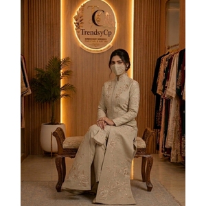 Manteau de soirée d'hiver vintage luxueux, brodé à la main, modeste et personnalisable |   Robe longue ouverte sur le devant pour femme, de qualité supérieure - Product Image 4