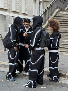 Ensemble de survêtement homme de qualité supérieure, personnalisé, épais, effet peinture pulvérisée, avec sweat à capuche zippé 3D airbrush et pantalon baggy, style Cyber Street futuriste - Product Image 3
