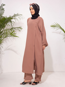 Elegante y Moderno Conjunto de Dos Piezas: Vestido Abaya de Poliéster Sólido 100% con Camisa Larga Irregular y Pantalones de Pierna Ancha, Estilo Modesto de Oriente Medio - Product Image 2
