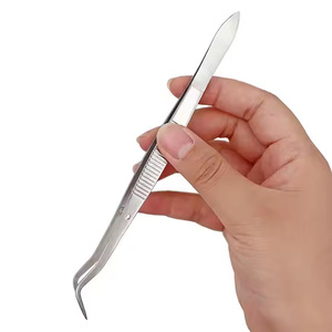 Pinzas Quirúrgicas Dentales Manuales de Acero Inoxidable COBECO INSTRUMENTS, Agarre Fuerte, Punta Angulada y Dentada, Instrumento Ergonómico - Product Image 3