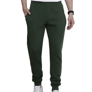 Pantalones deportivos de corte relajado y tela de primera calidad con estilo fácil de poner y cintura cómoda. - Product Image 1