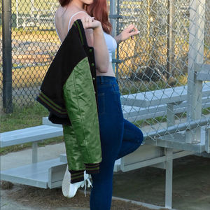 Veste courte universitaire pour femme, style Letterman, noir et vert, avec manches en similicuir, vêtement d'extérieur décontracté, mode féminine - Product Image 4