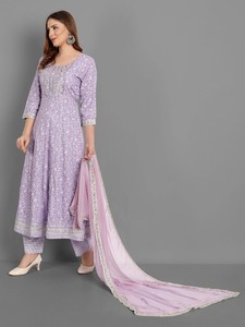 Ensemble Anarkali traditionnel en rayonne Twinfeet 3 pièces avec broderie pour les occasions de mariage et de fête en été et au printemps - Product Image 2