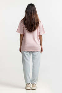 T-shirt ample pour femme, style actuel, rose clair, col en V, imprimé couleur unique, prix de gros auprès d'un fabricant pakistanais - Product Image 2