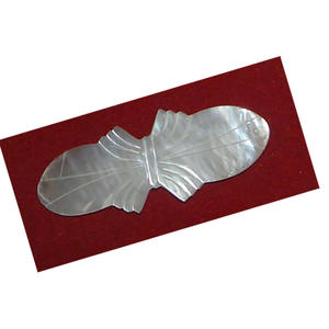 Pinza para el pelo de nácar con diseño floral, broche de concha, hecha de nácar, con diseño artístico de flor tallada en amarillo. - Product Image 3