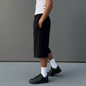 Shorts de sport pour hommes 100 % coton écologiques OEM/ODM, couleur unie, poches latérales, confortables, respirants, élastiques, style urbain - Product Image 3