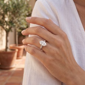 Anillo de Diamante Ovalado de 3.01CT Cultivado en Laboratorio con Oro Sólido de 14K, Anillo de Compromiso de Lujo para Enamorados - Product Image 2