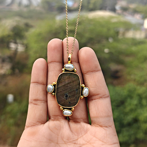 Wholesale fashion jewelry natural labradorite with <b>pearl</b> charms pendant <b>necklace</b> 18k <b>gold</b> plated cable chain <b>necklace</b> for women - Product Image 3