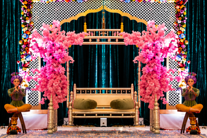 เวทีงานเมห์นดีธีมราชสถานสีสันสดใส ปรับแต่งได้ตามต้องการ สำหรับงานกรันด์ซานกีต์กลางคืน ตกแต่งเวทีงานแต่งงานกลางแจ้งในสหราชอาณาจักร - Product Image 2
