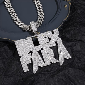 Colgante de Plata 925 con Diamante Moissanita y Baño de Rodio Estilo Hip Hop con Letra, Joyería para Hombre Alex Para - Product Image 4