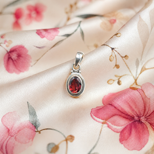 Pendentif Breloque Artisanal en Grenat Rouge Ovale Sertie de Pierres Précieuses, en Argent Sterling 925 Pur Plaqué Or Rose, Bijou Fin, Cadeau pour Elle - Product Image 1