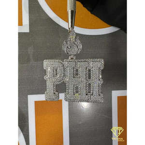 Colgante de Diseño PHI Flame, Completamente Cubierto con Piedras de Moissanita con Corte de Diamante para un Brillo Máximo - Product Image 2