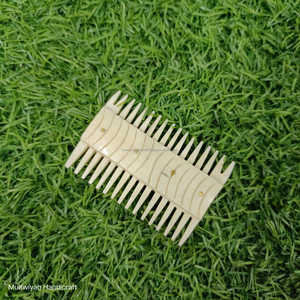 Nouveau design Peigne en os de buffle Peignes à cheveux de haute qualité Peignes de massage artisanaux en buffle polis pour la maison et le salon - Product Image 4