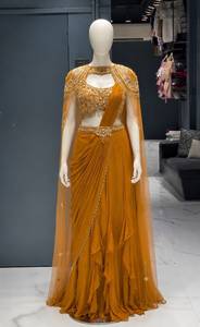 Conjunto de lehenga color mostaza para fiesta, con blusa de diseñador con bordados elaborados y dupatta Rangoli. - Product Image 3