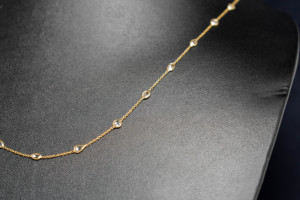 สร้อยคอ Natural Diamond Station ประดับเพชรทรง Brilliant-Cut ตัวเรือนทองคำแท้ 18K สีเหลือง จากแบรนด์ The Yard Luxury Chain - Product Image 6