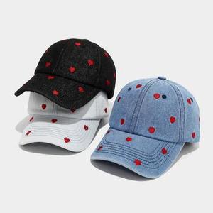 Casquette de baseball unisexe en coton avec broderie à pois rouges, chapeau décontracté pour le printemps et l'été, ajustement réglable - Product Image 1