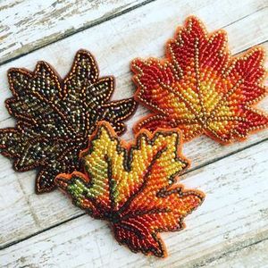 Broche de Diseño Bordado con Cuentas, Hecho a Mano con Cristales y Cuentas de Semillas, Pin de Moda, Joyería Decorativa Única para Solapa de Abrigo, Bufanda o Chal - Product Image 3