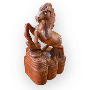 Statue de cheval moderne sculptée avec soin, pour l'intérieur, en bois de Huong - Product Image 4