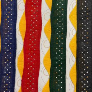 Dentelle dorée de haute qualité, idéale pour les bordures de sari, les lehenga, la confection de robes et la décoration de chaussures. - Product Image 1