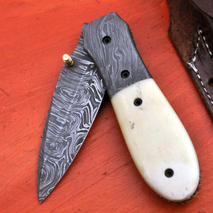 Couteau de chasse impérial en acier Damas, lame à pointe tombante, avec manche en ivoire et étui en cuir - Product Image 2