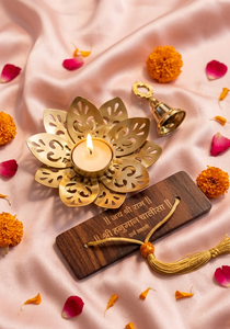 Hanuman Chalisa de poche avec support en métal pour bougie chauffe-plat et mini clochette dans des sacs en organza, cadeau spirituel pour Diwali - Product Image 2