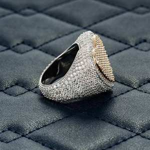 Anillo llamativo de calavera con pavé de moissanita, de plata de ley maciza, bicolor, estilo hip hop, accesorio audaz, personalizado con incrustaciones de moissanita - Product Image 5