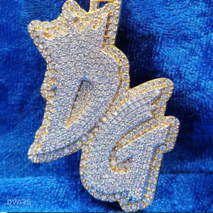 Colgante de Plata 925 Chapado en Oro de Dos Tonos con Nombre Personalizado, Estilo Hip Hop Bling, con Moissanita y Diamantes de Imitación - Product Image 1