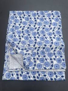 Edredón Ecológico 100% Algodón, Cosido a Mano, con Estampado Floral Azul Tradicional, para Uso en Hoteles y Hogares, Apto para Todas las Estaciones - Product Image 1