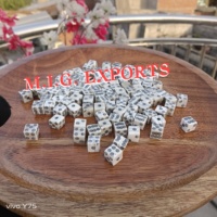 Dés en os de buffle à 4 faces pour Ludo, Serpents et Échelles et autres jeux d'intérieur et d'extérieur. Conception personnalisée disponible