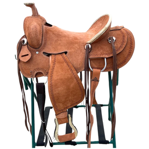Silla de montar Western de resistencia, estilo ranchero, con grabados, de cuero genuino hecho a mano, con montura de madera de base ancha y herrajes de latón, tipo equipo ecuestre - Product Image 1