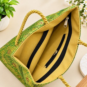 Sac fourre-tout matelassé vintage en soie à motif floral avec fermeture éclair, sac à bandoulière pour voyage et cadeau - Product Image 1